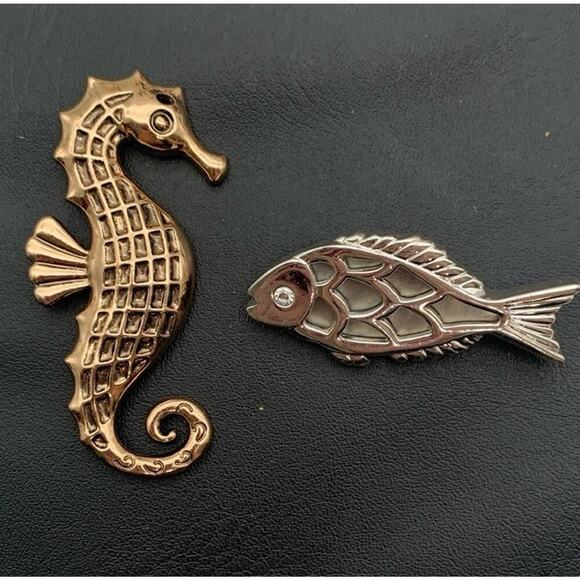 Lot Of 2 Fish Marine Life Brooches Seahorse And Fish Brooch - Picture 1 of 4